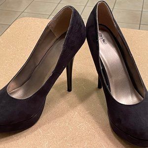 Never worn black heels